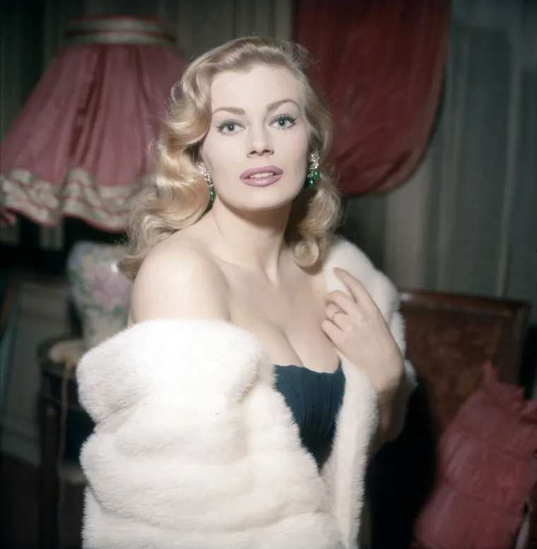 Zvali su je Ledena plavu&scaron;a, a paparazze je gađala lukom i strijelom: Tko je bila Anita Ekberg?