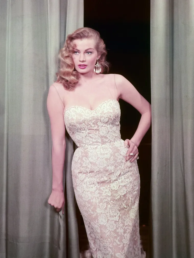 Zvali su je Ledena plavu&scaron;a, a paparazze je gađala lukom i strijelom: Tko je bila Anita Ekberg?