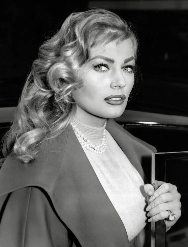 Zvali su je Ledena plavu&scaron;a, a paparazze je gađala lukom i strijelom: Tko je bila Anita Ekberg?