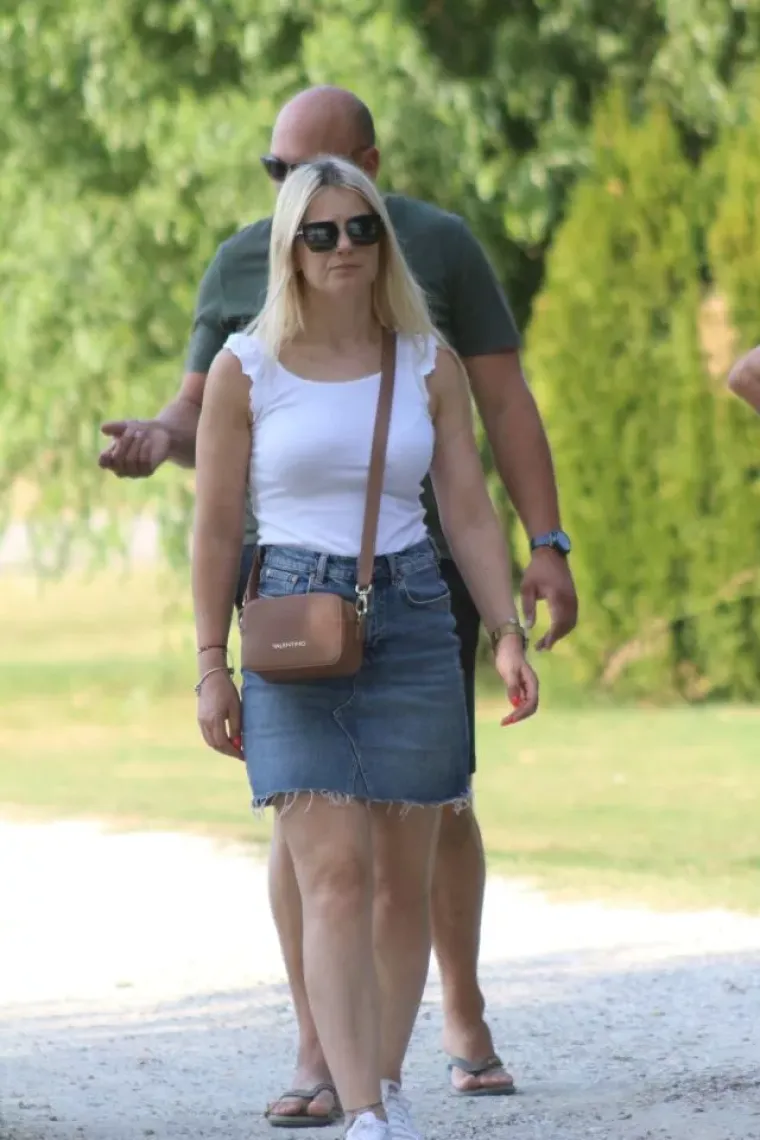 Ružičasta mini haljina bila je pun pogodak: Plavu&scaron;a na Dravi nije mogla proći nezapaženo