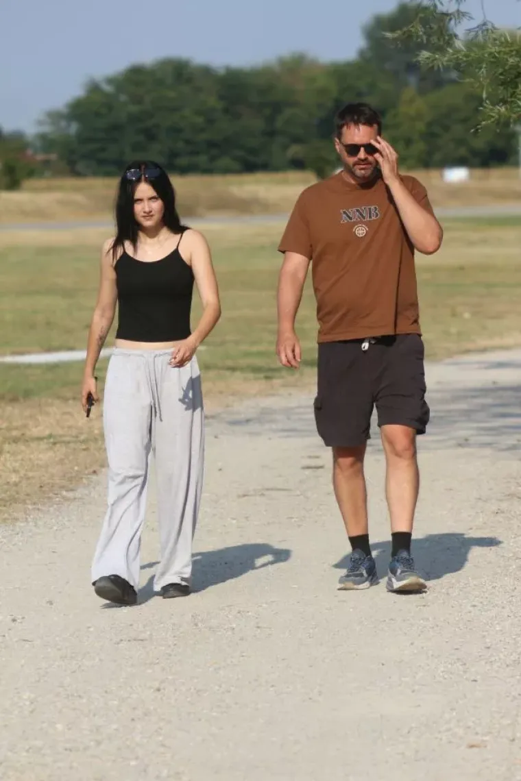 Ružičasta mini haljina bila je pun pogodak: Plavu&scaron;a na Dravi nije mogla proći nezapaženo
