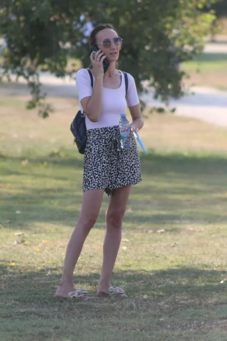 Ružičasta mini haljina bila je pun pogodak: Plavu&scaron;a na Dravi nije mogla proći nezapaženo