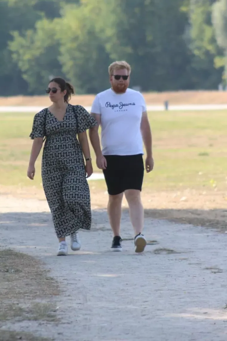 Ružičasta mini haljina bila je pun pogodak: Plavu&scaron;a na Dravi nije mogla proći nezapaženo