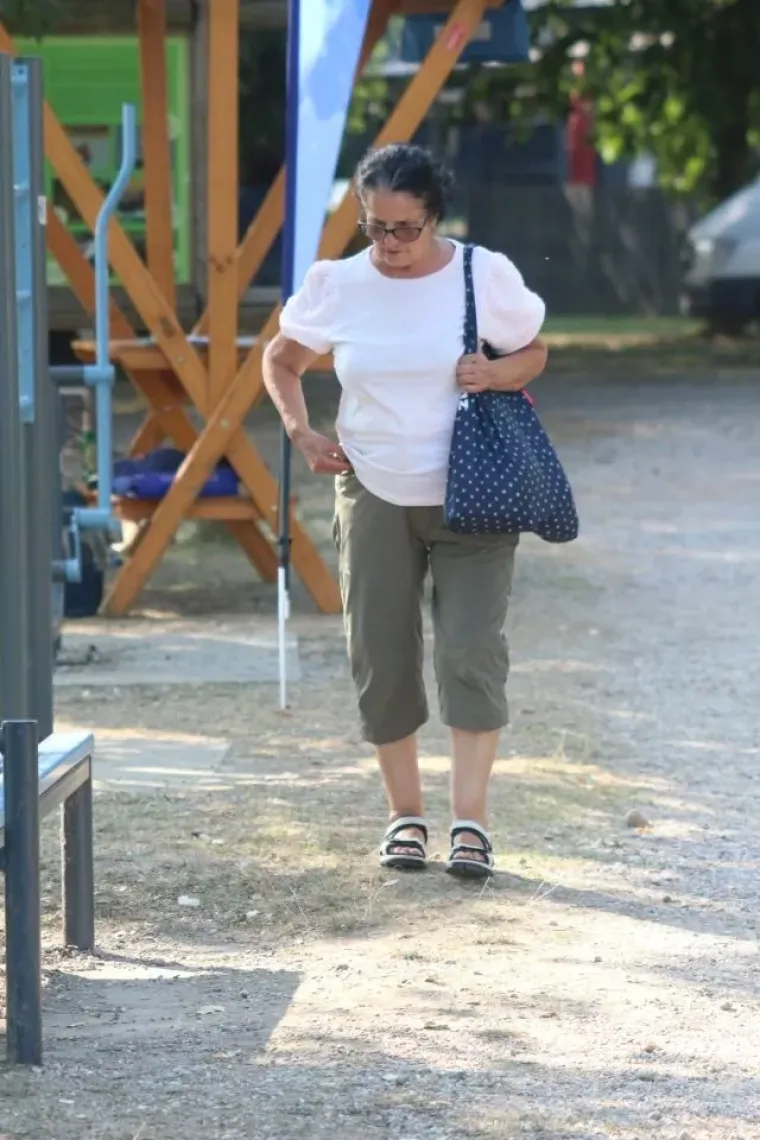 Ružičasta mini haljina bila je pun pogodak: Plavu&scaron;a na Dravi nije mogla proći nezapaženo