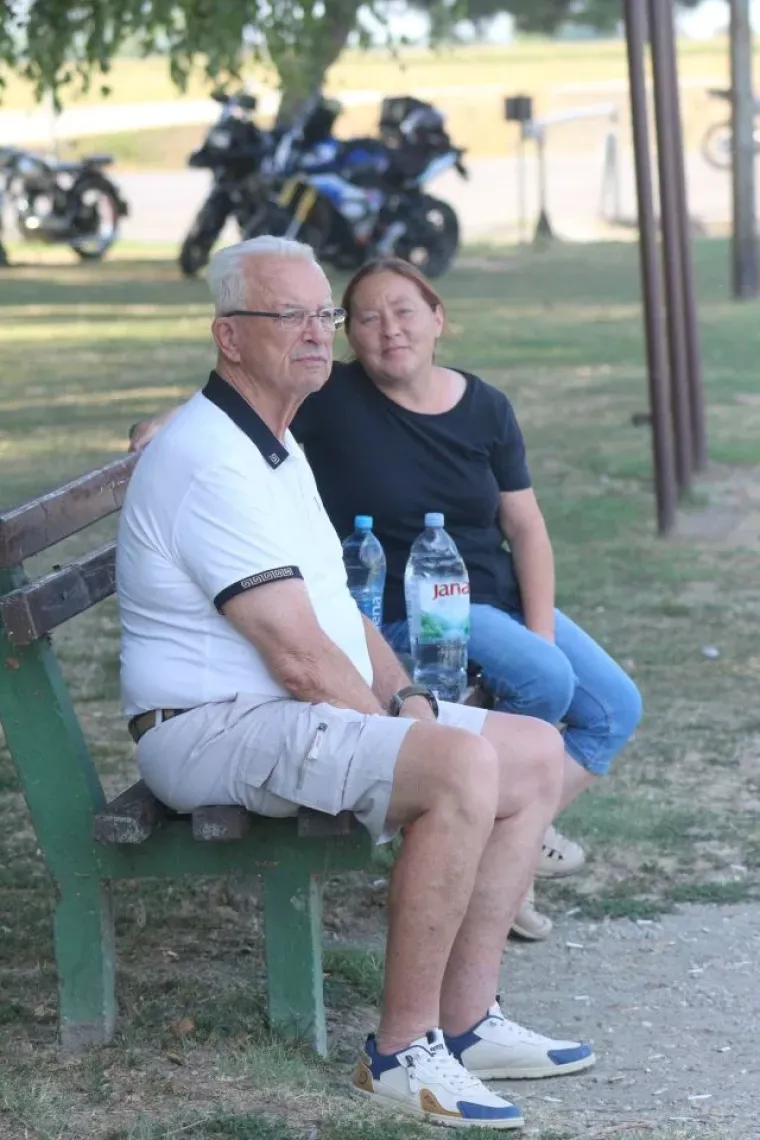 Ružičasta mini haljina bila je pun pogodak: Plavu&scaron;a na Dravi nije mogla proći nezapaženo
