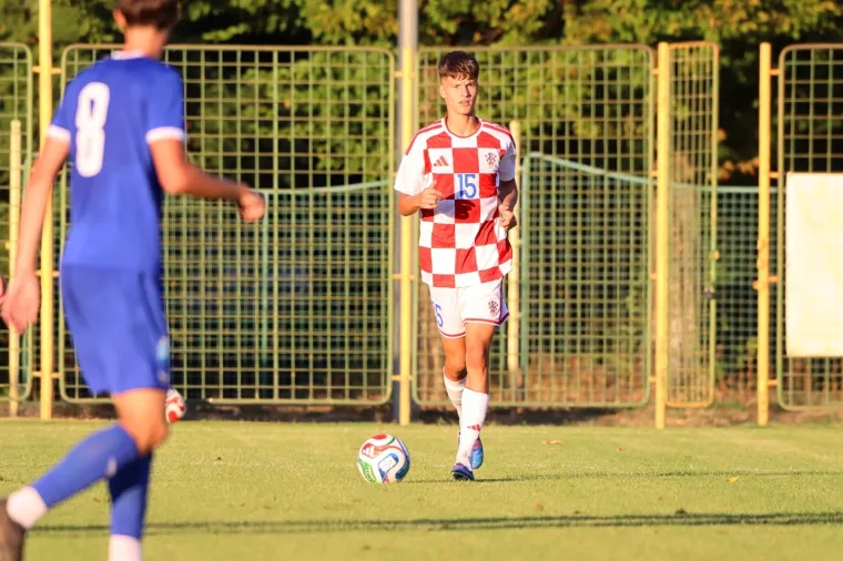 Mladi Vatreni nosili novi Adidas dres: Evo kako točno izgleda! Drugačiji je od onog koji je 'procurio'