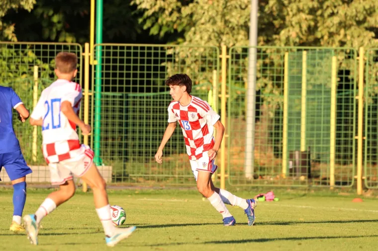 Mladi Vatreni nosili novi Adidas dres: Evo kako točno izgleda! Drugačiji je od onog koji je 'procurio'