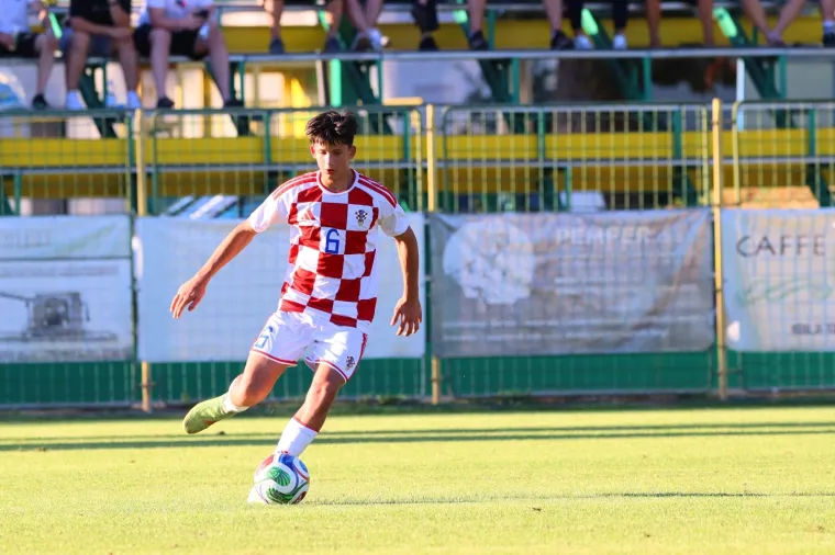 Mladi Vatreni nosili novi Adidas dres: Evo kako točno izgleda! Drugačiji je od onog koji je 'procurio'