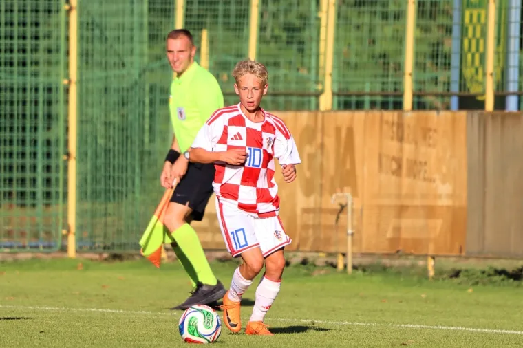 Mladi Vatreni nosili novi Adidas dres: Evo kako točno izgleda! Drugačiji je od onog koji je 'procurio'