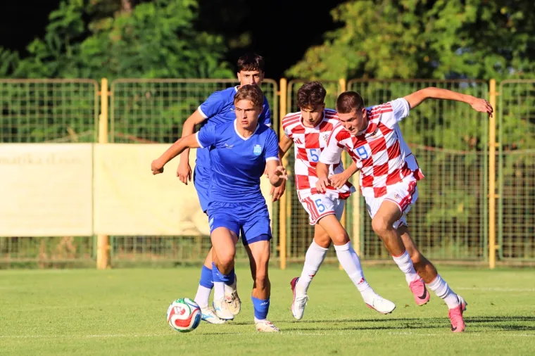 Mladi Vatreni nosili novi Adidas dres: Evo kako točno izgleda! Drugačiji je od onog koji je 'procurio'