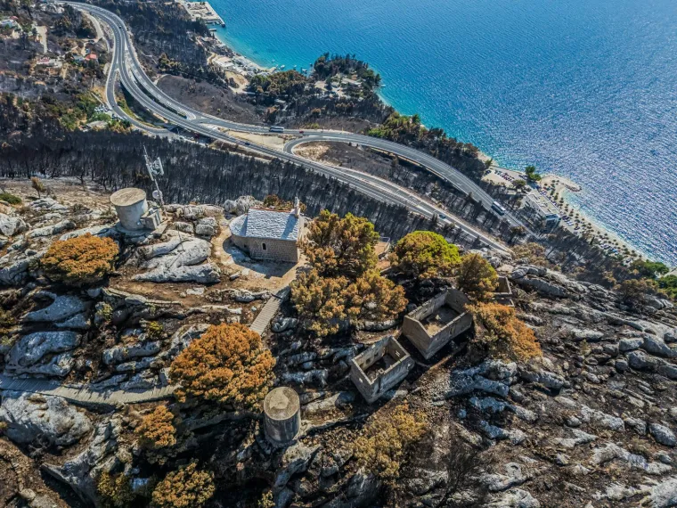 Prizori koji slamaju srca: Pogledajte dramatične snimke iz zraka nakon požara kod Omi&scaron;a