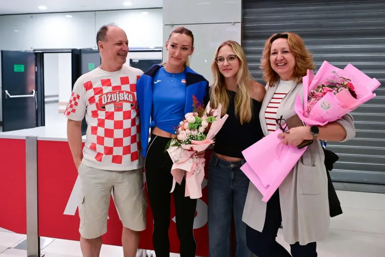 Zlato i srebro stigli u Hrvatsku, Saru dočekali obitelj i prijatelji, a onda je emotivna junakinja otkrila istinu