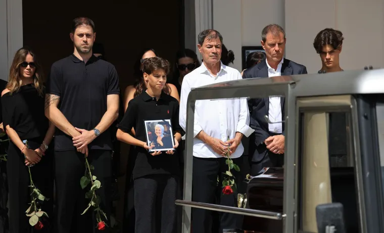 Svi su stigli na Mirogoj: Pogledajte tko je do&scaron;ao na posljednji ispraćaj majke Zdravka Mamića