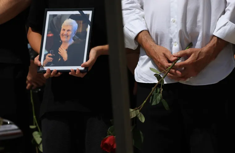 Svi su stigli na Mirogoj: Pogledajte tko je do&scaron;ao na posljednji ispraćaj majke Zdravka Mamića