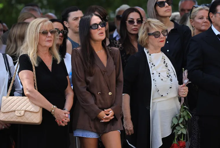 Svi su stigli na Mirogoj: Pogledajte tko je do&scaron;ao na posljednji ispraćaj majke Zdravka Mamića