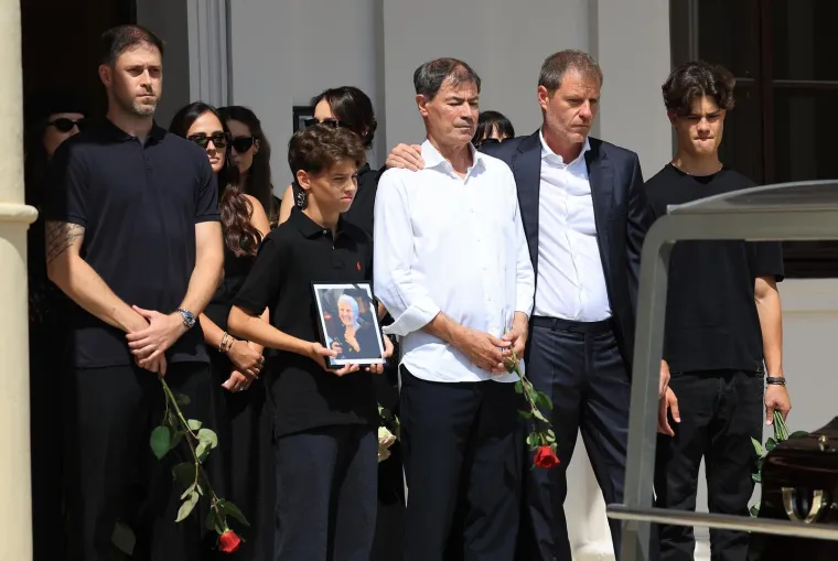 Svi su stigli na Mirogoj: Pogledajte tko je do&scaron;ao na posljednji ispraćaj majke Zdravka Mamića