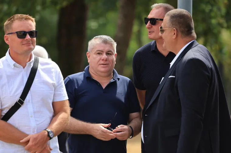 Svi su stigli na Mirogoj: Pogledajte tko je do&scaron;ao na posljednji ispraćaj majke Zdravka Mamića