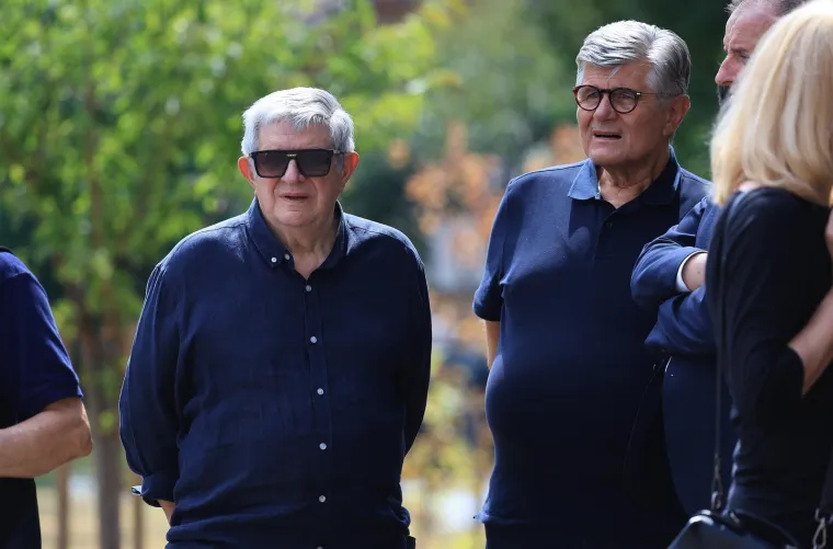 Svi su stigli na Mirogoj: Pogledajte tko je do&scaron;ao na posljednji ispraćaj majke Zdravka Mamića