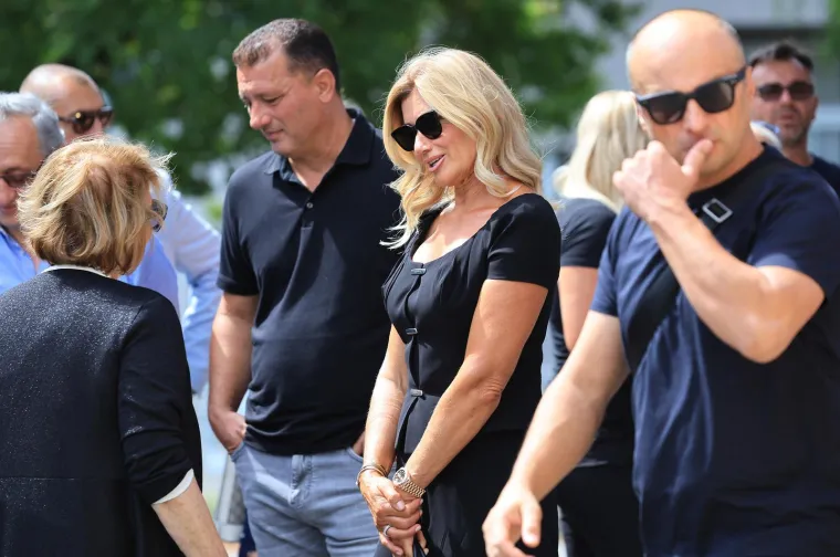 Svi su stigli na Mirogoj: Pogledajte tko je do&scaron;ao na posljednji ispraćaj majke Zdravka Mamića
