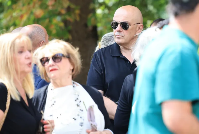 Svi su stigli na Mirogoj: Pogledajte tko je do&scaron;ao na posljednji ispraćaj majke Zdravka Mamića