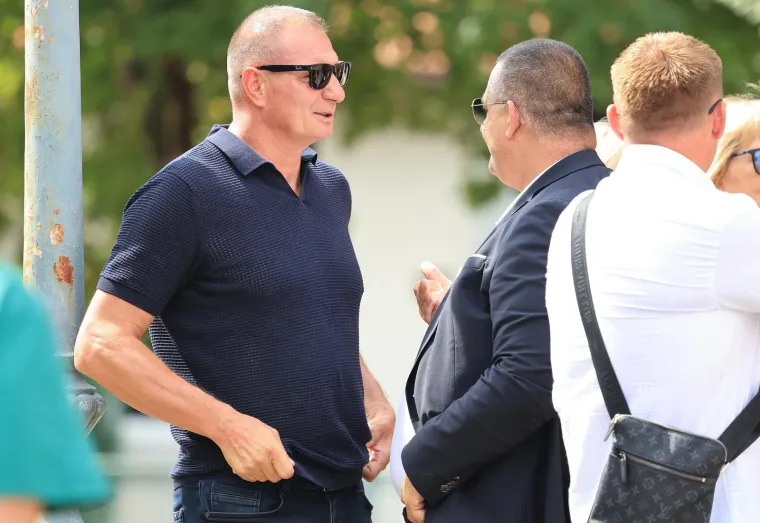 Svi su stigli na Mirogoj: Pogledajte tko je do&scaron;ao na posljednji ispraćaj majke Zdravka Mamića