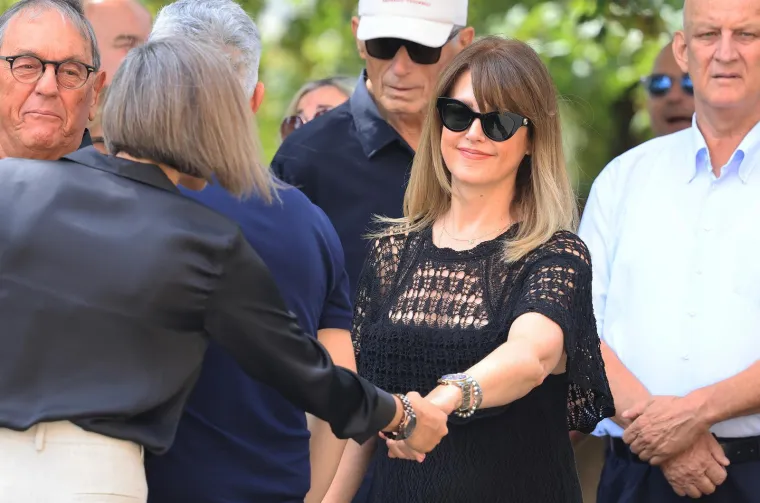 Svi su stigli na Mirogoj: Pogledajte tko je do&scaron;ao na posljednji ispraćaj majke Zdravka Mamića