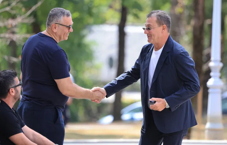 Svi su stigli na Mirogoj: Pogledajte tko je do&scaron;ao na posljednji ispraćaj majke Zdravka Mamića
