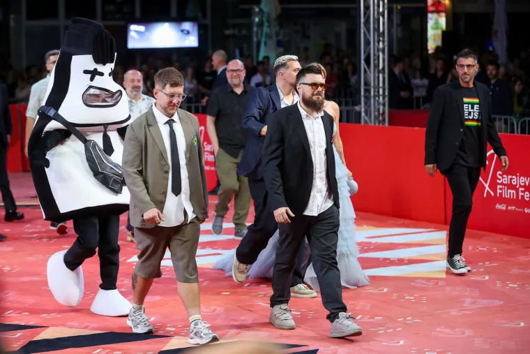 Tea Tairović zasjala u crvenom uz supruga, među zvijezdama večeri bila i Miach