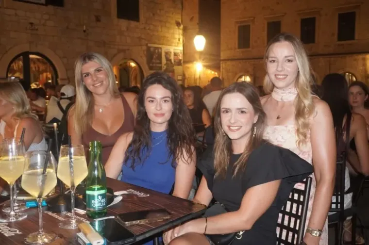 Stradunom su se pro&scaron;etale prave ljepotice: Izdvojili smo 30 fotografija koje morate vidjeti