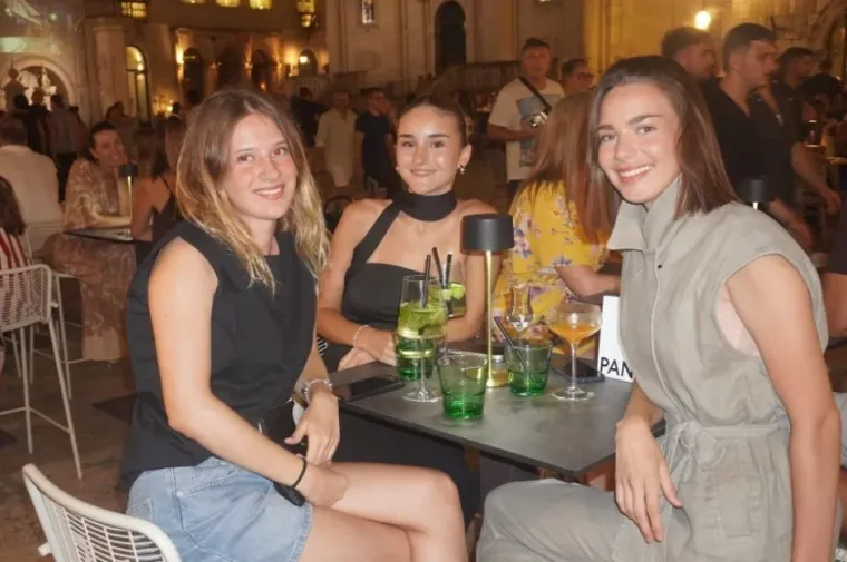 Stradunom su se pro&scaron;etale prave ljepotice: Izdvojili smo 30 fotografija koje morate vidjeti