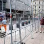 Bačeno prvo smeće u nove spremnike nadomak Trga bana Jelačića: Svi su htjeli zaviriti