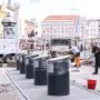 Bačeno prvo smeće u nove spremnike nadomak Trga bana Jelačića: Svi su htjeli zaviriti