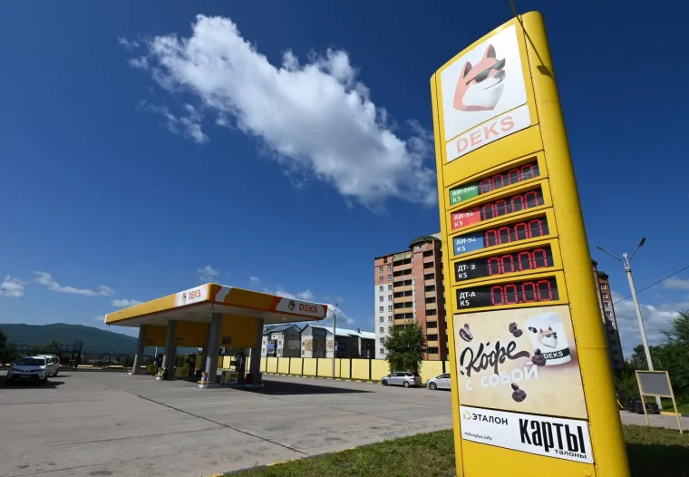 Benzinske postaje polako presu&scaron;uju: Kriza stigla i do Moskve, pogledajte prizore
