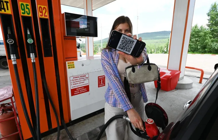 Benzinske postaje polako presu&scaron;uju: Kriza stigla i do Moskve, pogledajte prizore