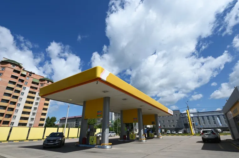 Benzinske postaje polako presu&scaron;uju: Kriza stigla i do Moskve, pogledajte prizore