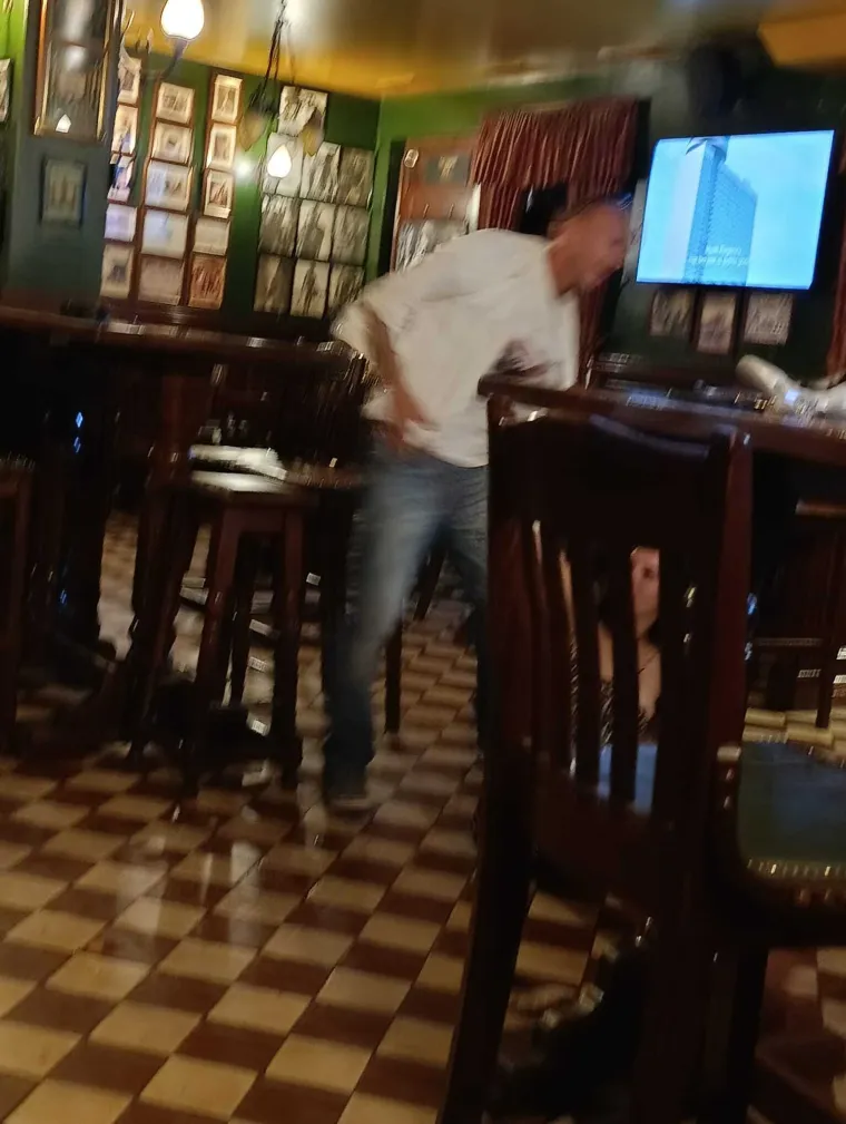 Ovo je lički župan noć prije sjednice o opasnom otpadu. Ovako se pravda: 'To je bio poljubac za rođendan'
