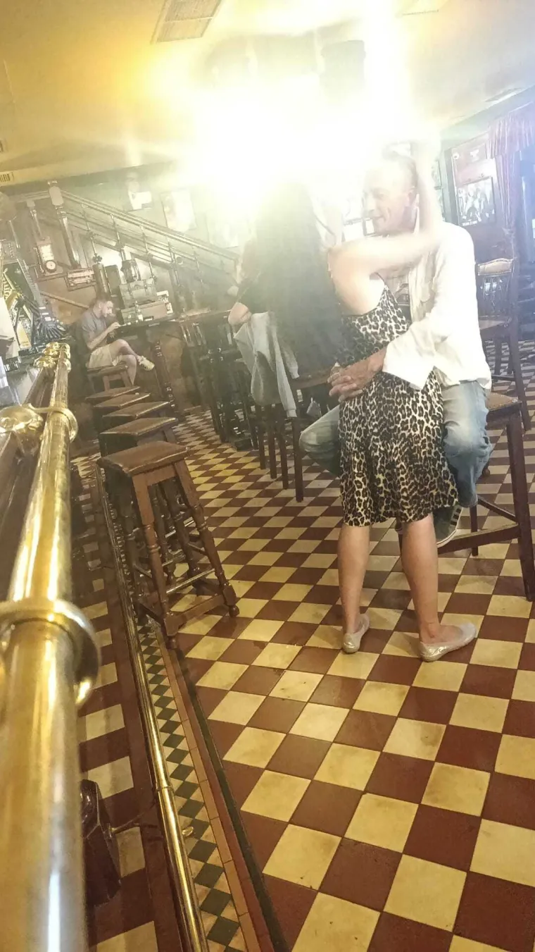 Ovo je lički župan noć prije sjednice o opasnom otpadu. Ovako se pravda: 'To je bio poljubac za rođendan'