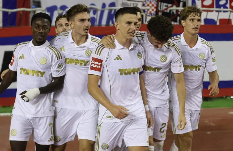 Pogledajte &scaron;to izbornik Bilić radi u loži Poljuda! Evo tko jo&scaron; gleda najvažniju utakmicu Hajduka