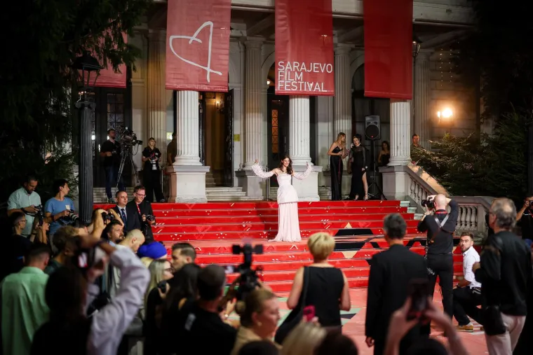 Zadnji dan Sarajevo Film Festivala vrvi od glamura: Filmske zvijezde zasjale na crvenom tepihu