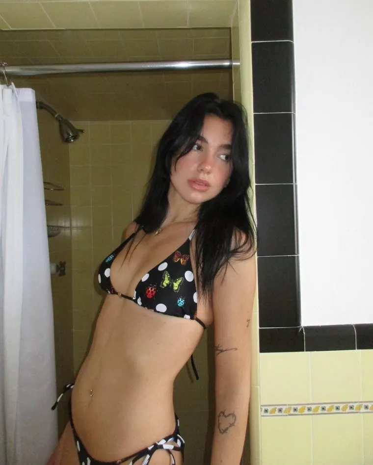 Kad Dua Lipa obuče bikini, internet gori: Ovo su najvruća izdanja kosovske ljepotice
