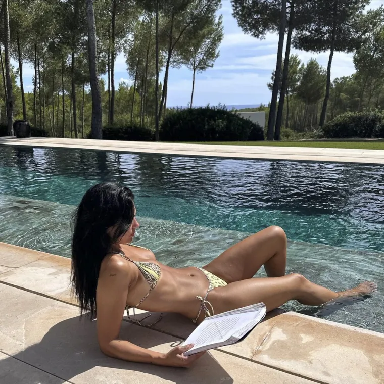 Kad Dua Lipa obuče bikini, internet gori: Ovo su najvruća izdanja kosovske ljepotice