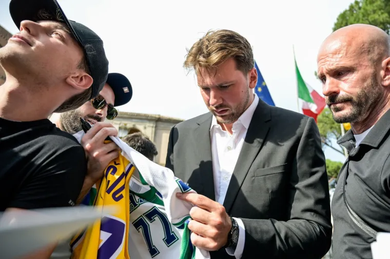 Luka Dončić je neprepoznatljiv: Pojavio se u javnosti i sve &scaron;okirao