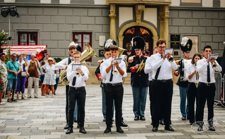 Ljepotice preplavile Varaždin: Ni ki&scaron;a ih nije spriječila da zablistaju na &Scaron;pancirfestu