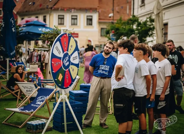 Ljepotice preplavile Varaždin: Ni ki&scaron;a ih nije spriječila da zablistaju na &Scaron;pancirfestu