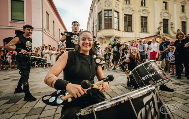 Ljepotice preplavile Varaždin: Ni ki&scaron;a ih nije spriječila da zablistaju na &Scaron;pancirfestu