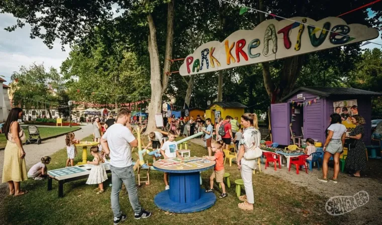 Ljepotice preplavile Varaždin: Ni ki&scaron;a ih nije spriječila da zablistaju na &Scaron;pancirfestu