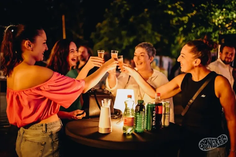 Ljepotice preplavile Varaždin: Ni ki&scaron;a ih nije spriječila da zablistaju na &Scaron;pancirfestu