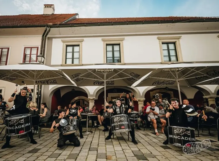 Ljepotice preplavile Varaždin: Ni ki&scaron;a ih nije spriječila da zablistaju na &Scaron;pancirfestu