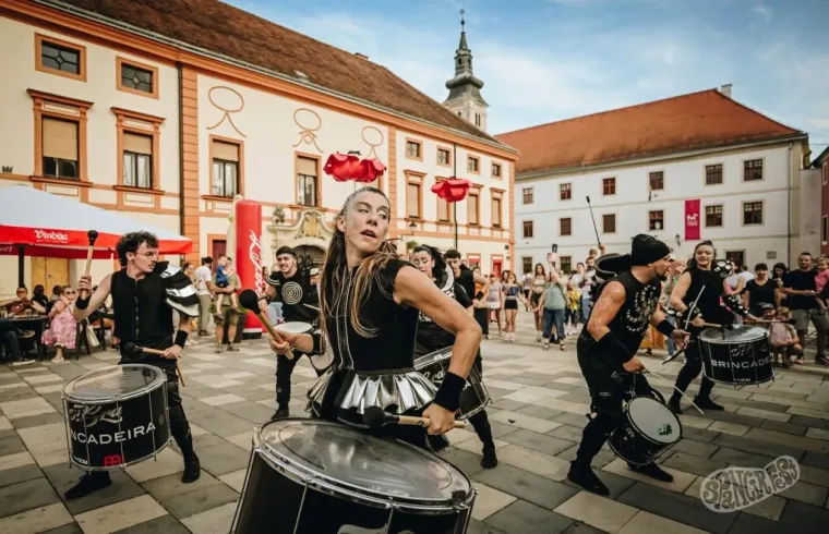 Ljepotice preplavile Varaždin: Ni ki&scaron;a ih nije spriječila da zablistaju na &Scaron;pancirfestu