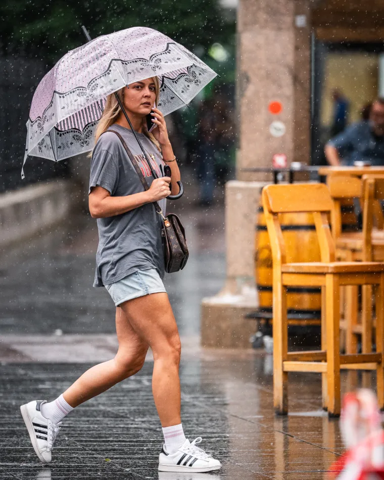 Ne zna&scaron; gdje bi se okrenuo: Zgodne Zagrepčanke okupirale &scaron;picu, pogledi su letjeli na sve strane